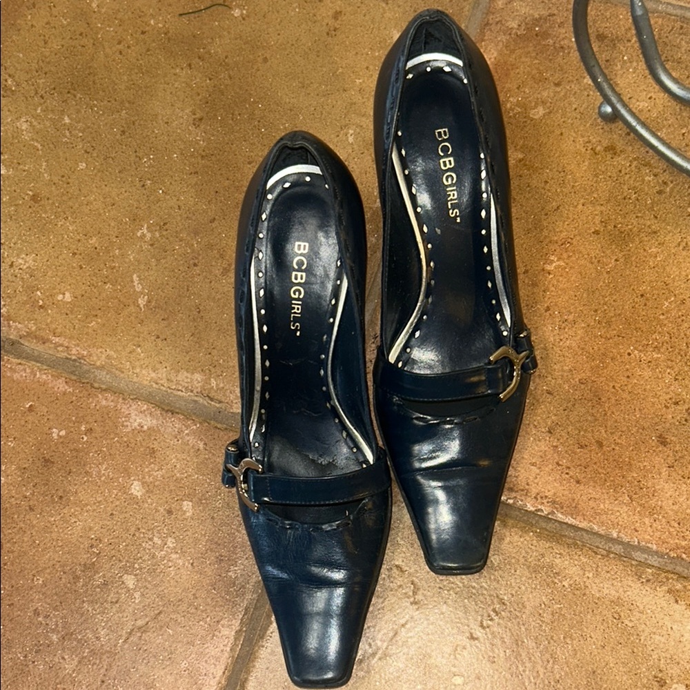 BCBGirls Black Heels with Pointed Toe and Medium Height